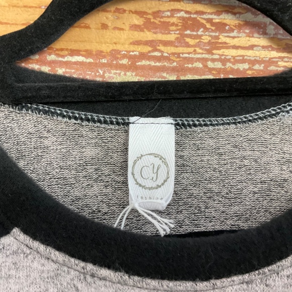 Black & Gray Raglan Top - Picture 4 of 5